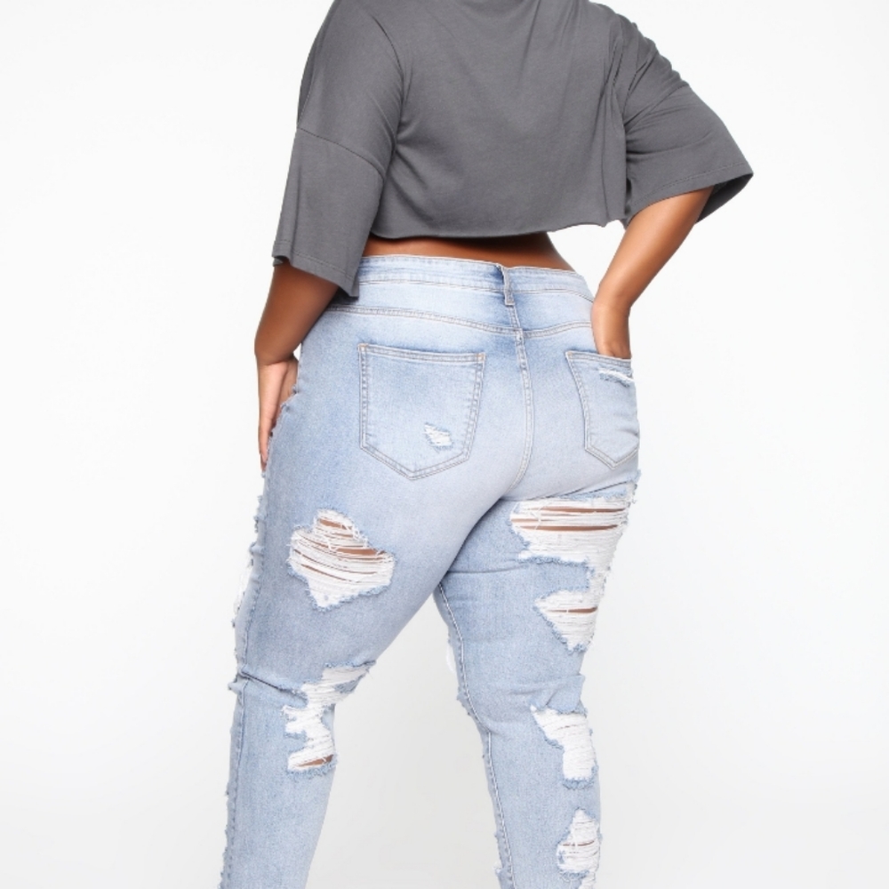 Fashion nova distressed Jeans - Picture 3 of 4